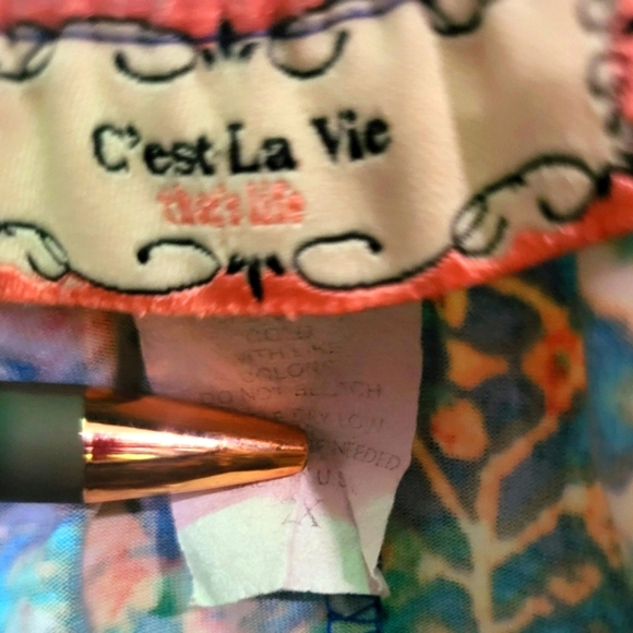 C'est La Vie flowy blouse with lace trim - Picture 3 of 3